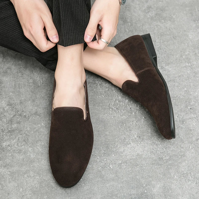 HKDQ Green Men's Suede Loafers Fashion Soft Comfortable Breathable Moccasin Shoes Men England Style Slip-on Casual Shoes For Men
