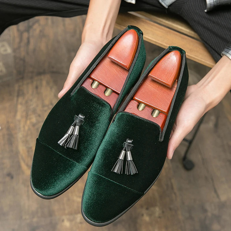 Luxury Brand Suede Green Loafers Men Slip-on Tassel Soft Leather Wedding Shoes Flats Men Shoes Casual Shoes Nubuck Leather Shoes